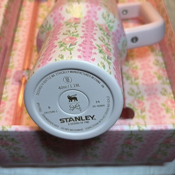 NEW WRAPPED The Stanley x LoveShackFancy Quencher | 40 OZ - Blooming Heirloom - Picture 5 of 5